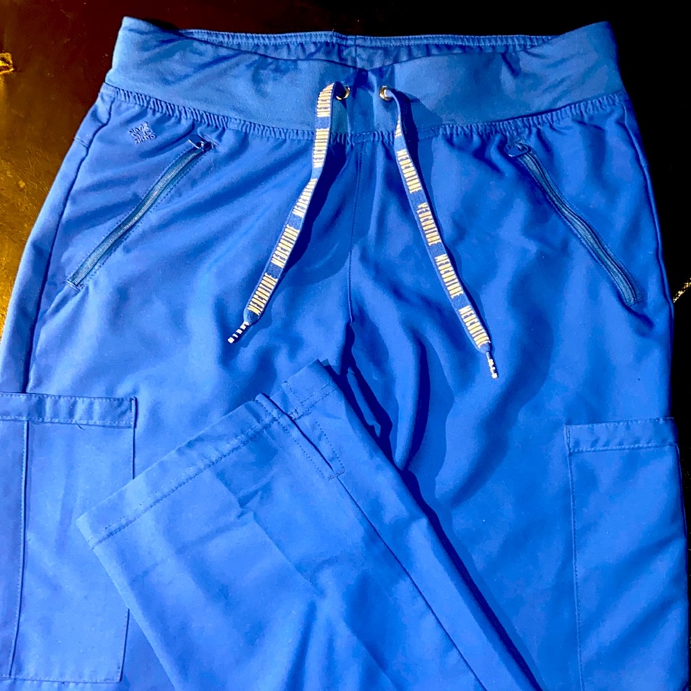Med Couture Insight Drawstring Cargo Scrub Pants.Size S+4 pockets,100% Polyester